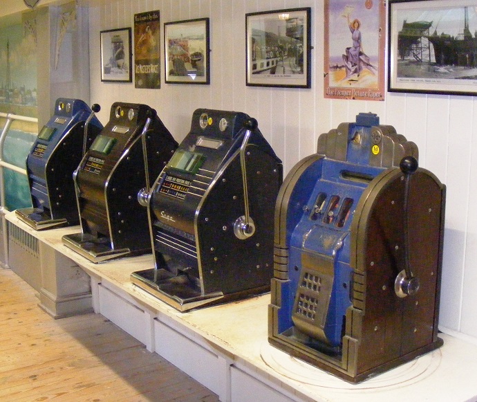 первые игровые автоматы